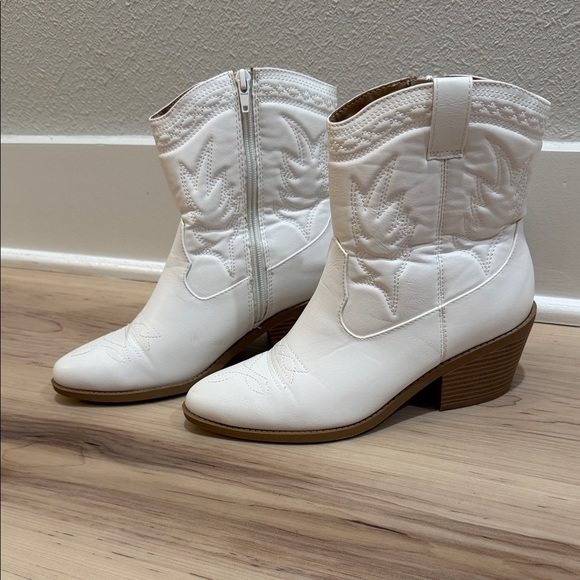 Soda Shoes - Soda Picotee Western Cowgirl Stitched Ankle Boots